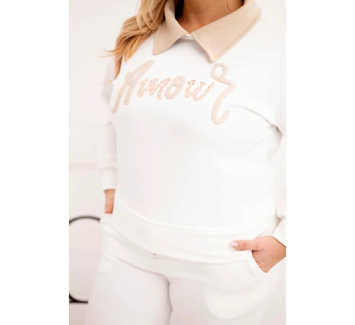 Dámský komplet masełko Plus Size se širokými nohavicemi a límečkem bílý