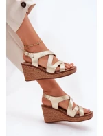 Dámské sandály na klínu model 21694686 zlaté - SERGIO LEONE