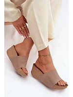 model 22125915 semišové dámské pantofle na korkové platformě tmavě béžové - Zazoo