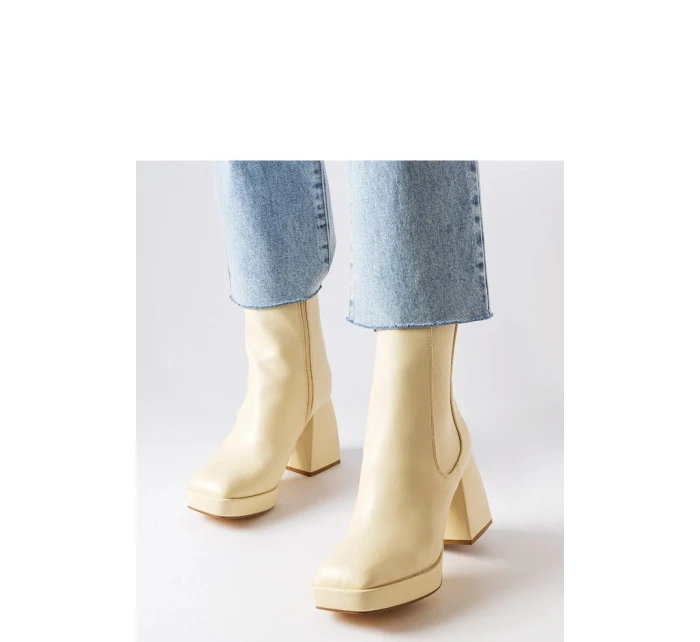 Boty na podpatku model 207760 Solea Boty na podpatku model 207760 Solea