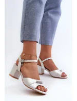 Dámské sandály z eko kůže na vysokém podpatku se stříbrnými ozdobami Narhi Dámské sandály z eko kůže na vysokém podpatku se stříbrnými ozdobami Narhi