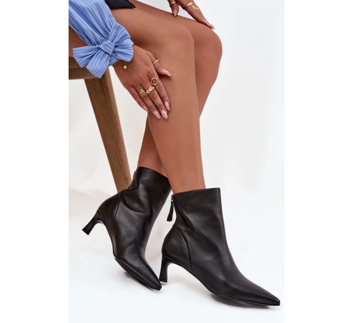 Dámské kotníkové boty z přírodní kůže na podpatku D&A model 21713638 Černé - S.Barski Dámské kotníkové boty z přírodní kůže na podpatku D&A model 21713638 Černé - S.Barski