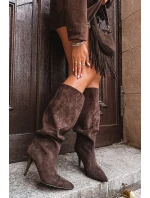 Vklouzávací dámské kozačky na jehlovém podpatku z eko semiše čokoládové Noretta Vklouzávací dámské kozačky na jehlovém podpatku z eko semiše čokoládové Noretta