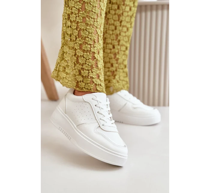 Dámské tenisky na platformě s ozdobným šněrováním bílé model 20458652 - Kesi Dámské tenisky na platformě s ozdobným šněrováním bílé model 20458652 - Kesi