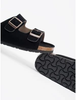 Klasické černé dámské nazouváky na plochém podpatku Klasické černé dámské nazouváky na plochém podpatku