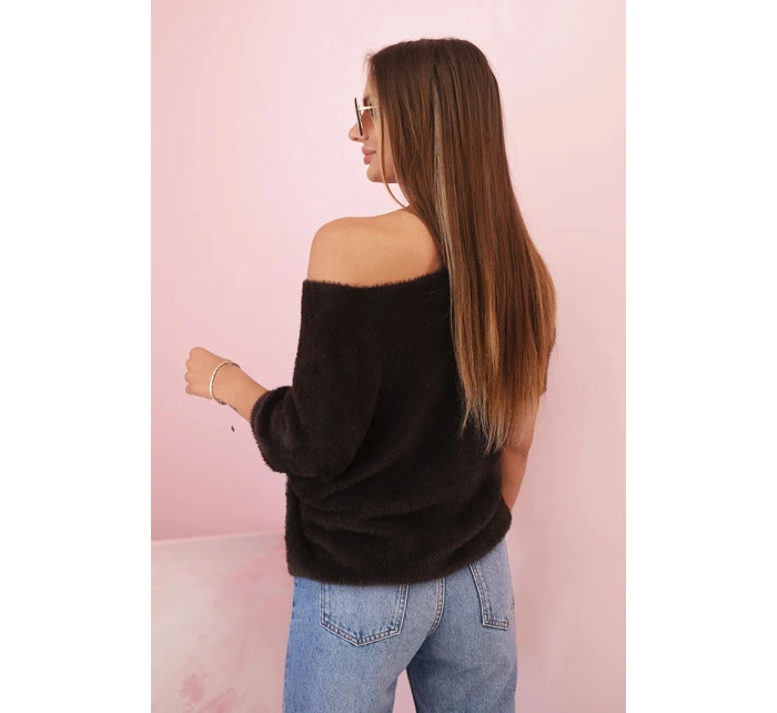 Svetr dámský z měkkého chlupu s výstřihem do V krátký rukáv hnědý Svetr dámský z měkkého chlupu s výstřihem do V krátký rukáv hnědý