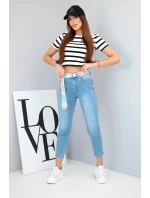 Dámské džíny s vysokým pasem a volnou nohavicí Dámské džíny s vysokým pasem a volnou nohavicí