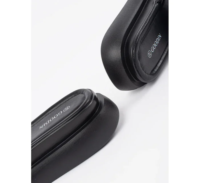 Trendy černé dámské  nazouváky platforma