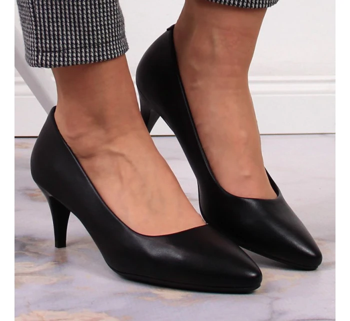 Černé lodičky na jehlovém podpatku W Sergio Leone