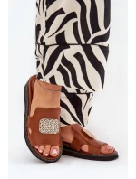 Dámské Pantofle Na Klínu Eko Kůže S Ozdobou Hnědé model 21686804 - Boto Dámské Pantofle Na Klínu Eko Kůže S Ozdobou Hnědé model 21686804 - Boto