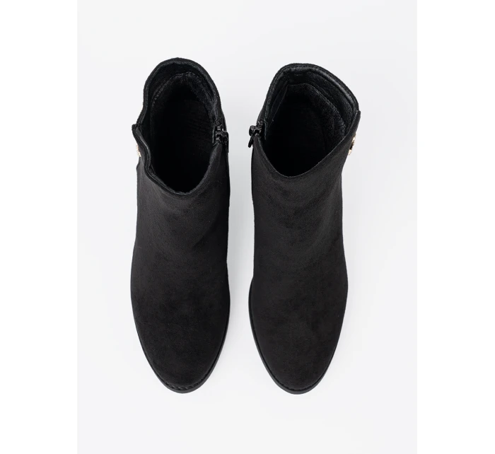 Jedinečné černé dámské  kotníčkové boty na širokém podpatku