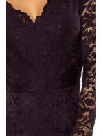 Černé krajkové šaty s dlouhými rukávy a výstřihem model 5406033