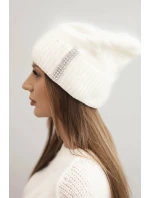 Dámská zimní čepice vlněná s krystaly model 21750390 ecru - K-Fashion Dámská zimní čepice vlněná s krystaly model 21750390 ecru - K-Fashion