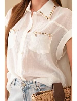 Dámská košile z model 22048743 s ozdobným límečkem a kapsami světle béžová - K-Fashion