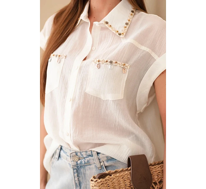 Dámská košile z model 22048743 s ozdobným límečkem a kapsami světle béžová - K-Fashion