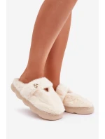 Hřejivé pantofle s malou broží světle béžové Primaria Hřejivé pantofle s malou broží světle béžové Primaria