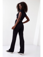 Pruhovaná dámská halenka a kalhoty černé