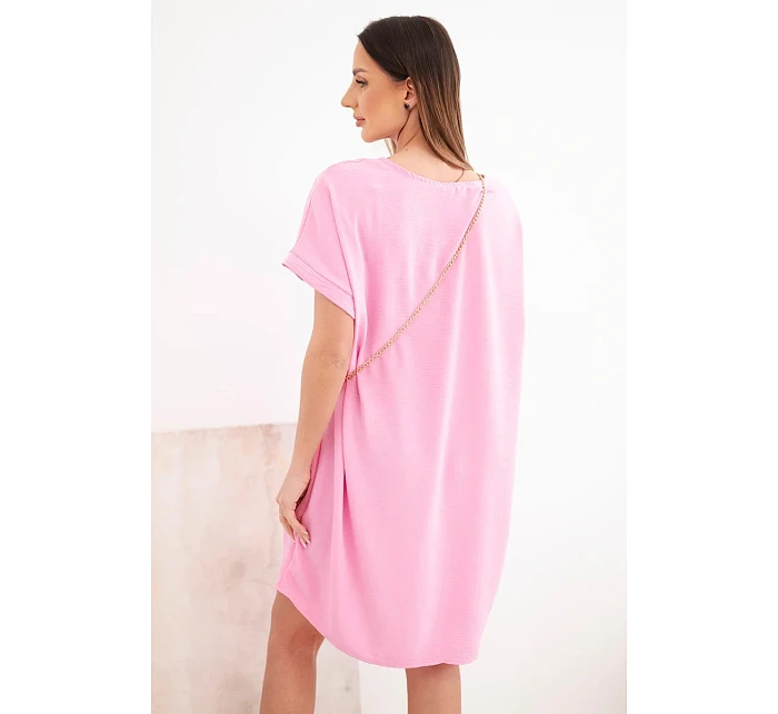 Dámské šaty s krátkým rukávem a kabelkou na řetízku bonbónově růžová