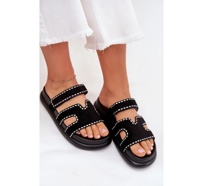 Dámské Pantofle S Dekorací Na Platformě Černé model 21703952 - Boto Dámské Pantofle S Dekorací Na Platformě Černé model 21703952 - Boto