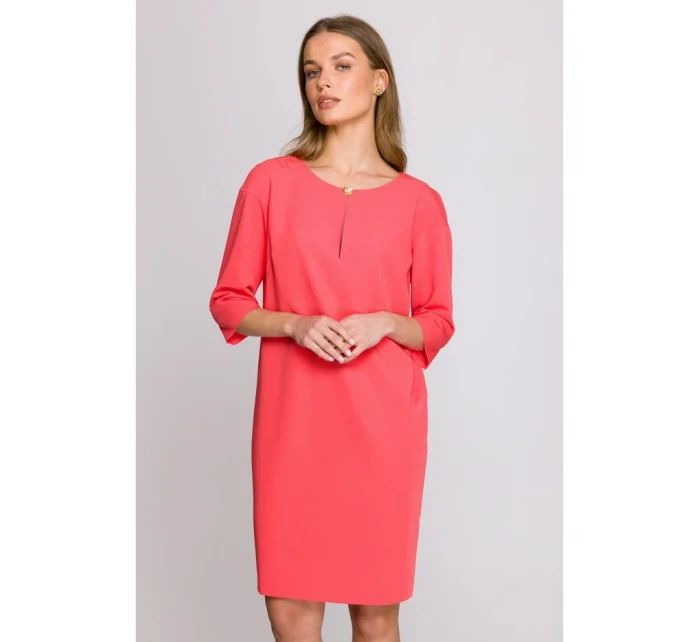Šaty uvolněného střihu s výstřihem s  korálová barva model 20966115 - STYLOVE