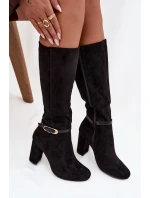 Dámské zateplené kozačky na sloupkovém podpatku se zlatou přezkou Seraphine – černé Dámské zateplené kozačky na sloupkovém podpatku se zlatou přezkou Seraphine – černé