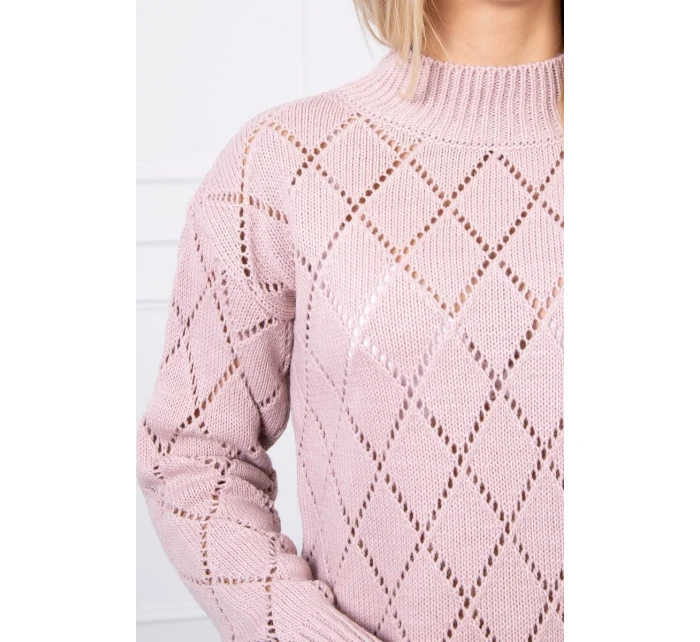 Svetr s polovičním rolákem a kosočtvercovým vzorem pudrově růžový