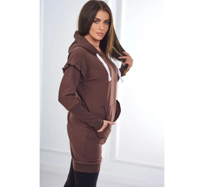 Šaty s ozdobnými volánky a kapucí v hnědé barvě Šaty s ozdobnými volánky a kapucí v hnědé barvě