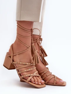Šněrovací sandály na nízkém podpatku zdobené Camel model 21661672 - EVENTO