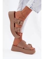 Dámské nazouváky s zlatými sponami tmavě béžové model 22038462 - Boto