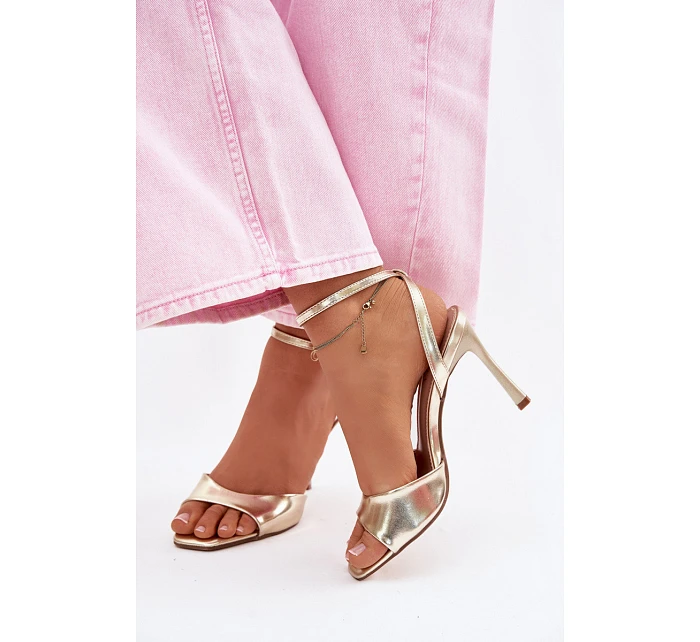 Dámské sandály na podpatku z imitace kůže zlaté Olissey