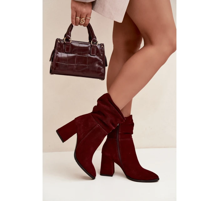 Kotníkové boty z přírodního semiše s na podpatku s mašlí bordó model 21718464 - Zazoo Kotníkové boty z přírodního semiše s na podpatku s mašlí bordó model 21718464 - Zazoo