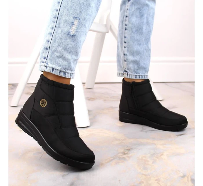 Novinky W EVE437A černé sněhule na podpatku