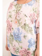 Dámská bavlněná halenka Plus Size s krátkým rukávem a květinovým vzorem pudrově růžová Dámská bavlněná halenka Plus Size s krátkým rukávem a květinovým vzorem pudrově růžová