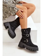 Dámské botky na masivním podpatku s přezkami a páskem černé model 21670399 - Boto Dámské botky na masivním podpatku s přezkami a páskem černé model 21670399 - Boto