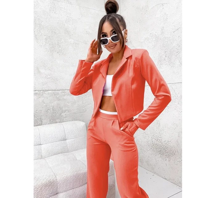 Dámský komplet v korálové barvě krátké sako a široké kalhoty model 19673906 - Moon Dámský komplet v korálové barvě krátké sako a široké kalhoty model 19673906 - Moon