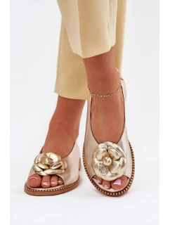 Kožené Ploché Sandály S Ozdobou model 21701887 Zlaté - CheBello