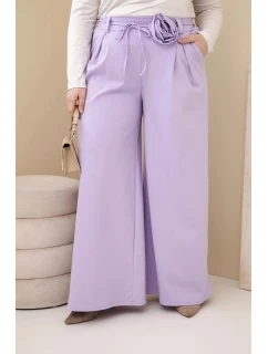 Dámské kalhoty Plus Size s širokou nohavicí a ozdobným květem v pase fialové