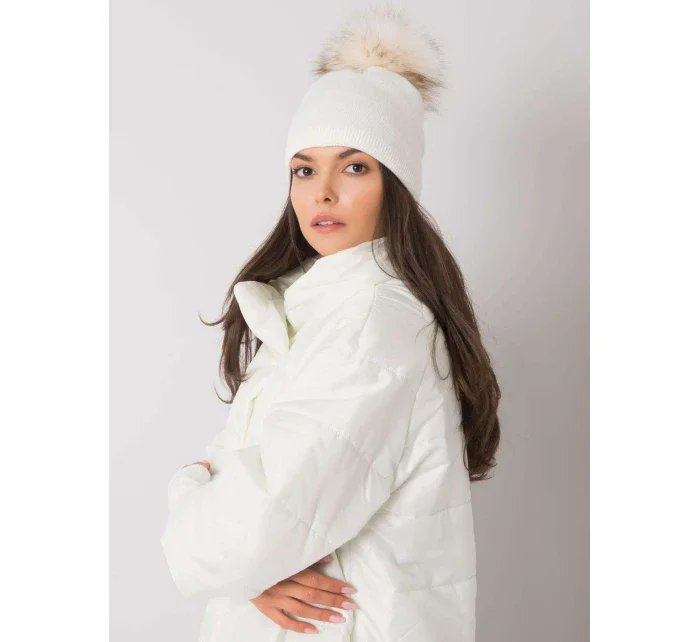 Dámská čepice.11 bílá