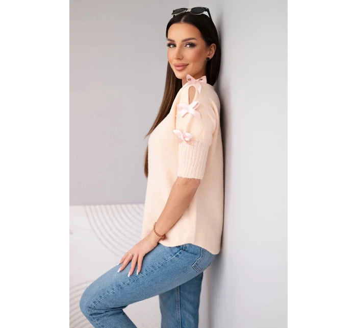 Dámský svetr s krátkým rukávem a ozdobnými mašličkami lososový