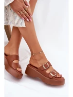 Dámské Pantofle Na Klínku A Platformě S Přezkami Camel Nitarelia Dámské Pantofle Na Klínku A Platformě S Přezkami Camel Nitarelia