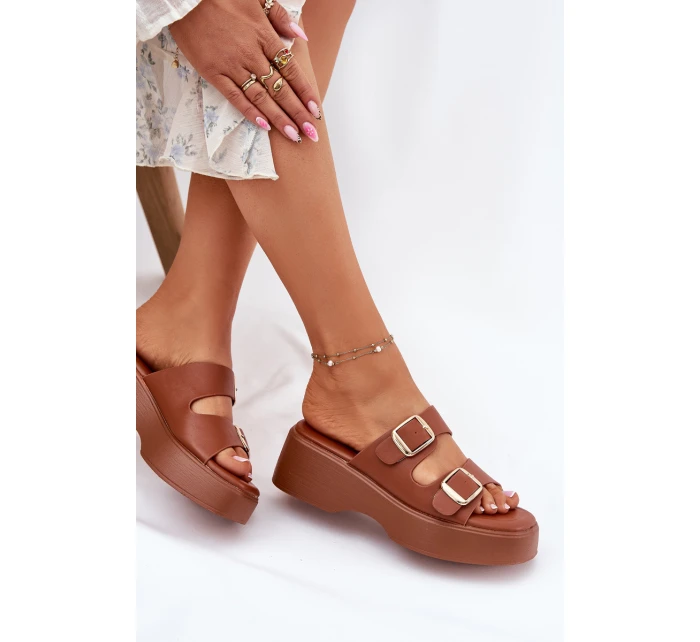 Dámské Pantofle Na Klínku A Platformě S Přezkami Camel Nitarelia Dámské Pantofle Na Klínku A Platformě S Přezkami Camel Nitarelia