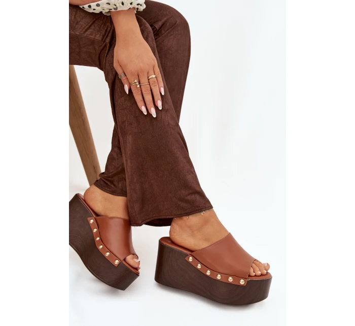 Dámské nazouváky na platformě s přezkami Camel model 21918838 - Boto Dámské nazouváky na platformě s přezkami Camel model 21918838 - Boto