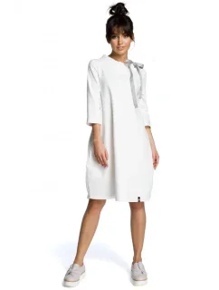 šaty s páskem na zavázání ecru barva model 18001776 - BeWear