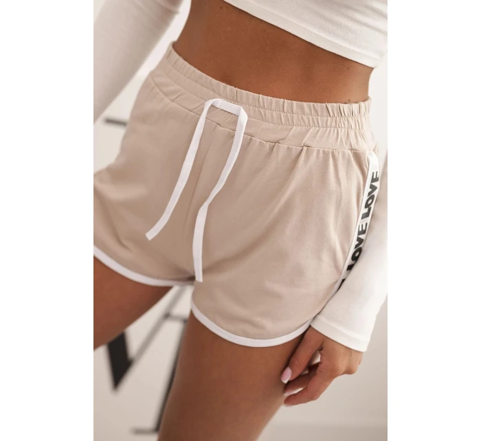 Dámské bavlněné šortky s elastickým pasem a sportovním lemem béžové Dámské bavlněné šortky s elastickým pasem a sportovním lemem béžové