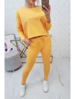 Souprava s oversize halenkou hořčicové barvy Souprava s oversize halenkou hořčicové barvy