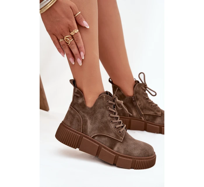 Dámské nízké semišové kotníkové boty na platformě Big Star – béžové Dámské nízké semišové kotníkové boty na platformě Big Star – béžové