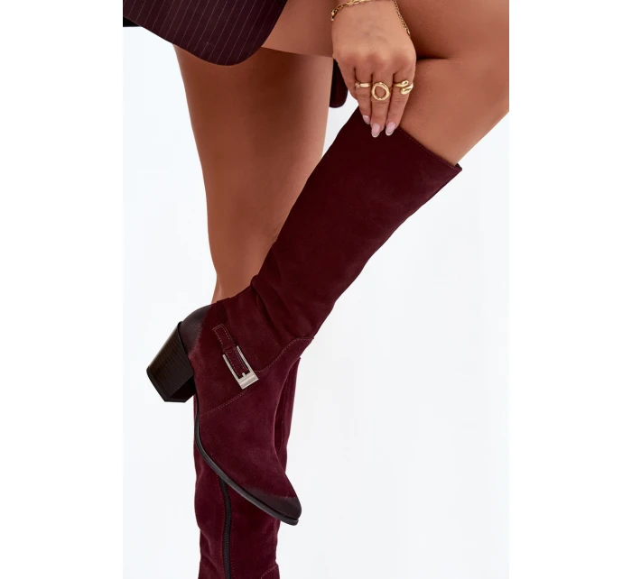 Dámské zateplené kozačky na podpatku se sponou Zazoo – bordó, semiš Dámské zateplené kozačky na podpatku se sponou Zazoo – bordó, semiš