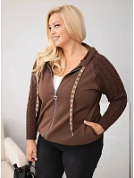 Dámská bavlněná mikina Plus Size s pletenými rukávy a kapucí hnědá