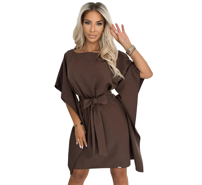 SOFIA Dámské šaty v čokoládové barvě se zavazováním v pase model 20519998 - numoco SOFIA Dámské šaty v čokoládové barvě se zavazováním v pase model 20519998 - numoco