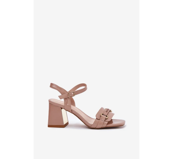 Kožené lakované dámské sandály na podpatku béžové Mevonelle